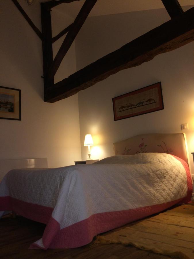 Chambre Dans Prieure De Caractere XVIII Siecle Planioles Exterior photo